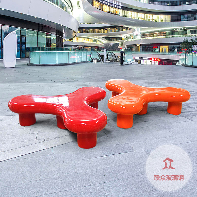 玻璃鋼長條木紋商場(chǎng)休閑椅商場(chǎng)異形美陳休閑等候椅公共休息座椅凳